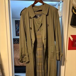 Vintage mens Burberry Trenchcoat 44L